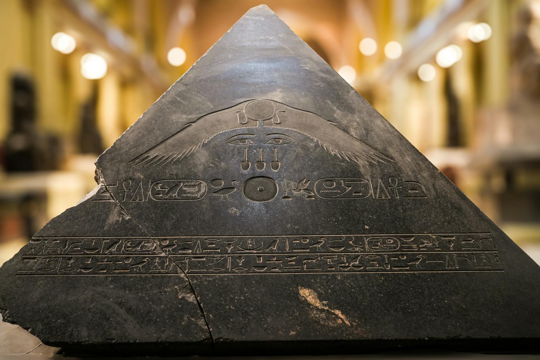 Pyramids of Giza Complete Visitor Guide — History, Tickets, and Tips 9 Ancient Egyptian artifacts and golden treasures displayed in a museum near the Pyramids