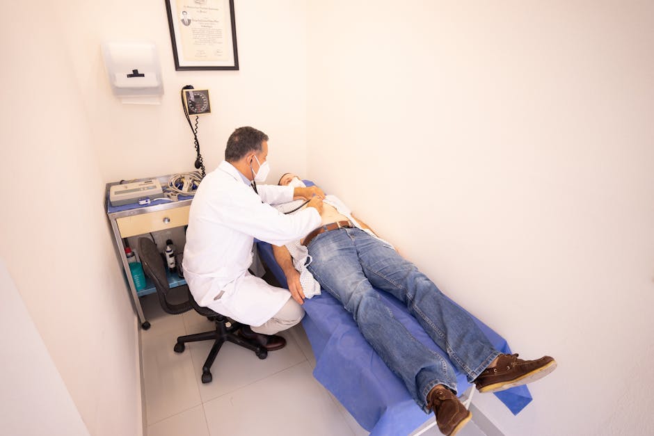 Cairo Health & Medical Tips: Healthcare Guide 5 Doctor examining