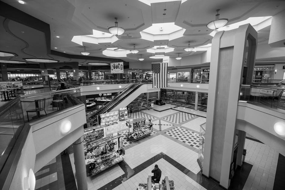 Cairo Modern Shopping Malls: Contemporary Shopping 6 Mall atrium with escalators