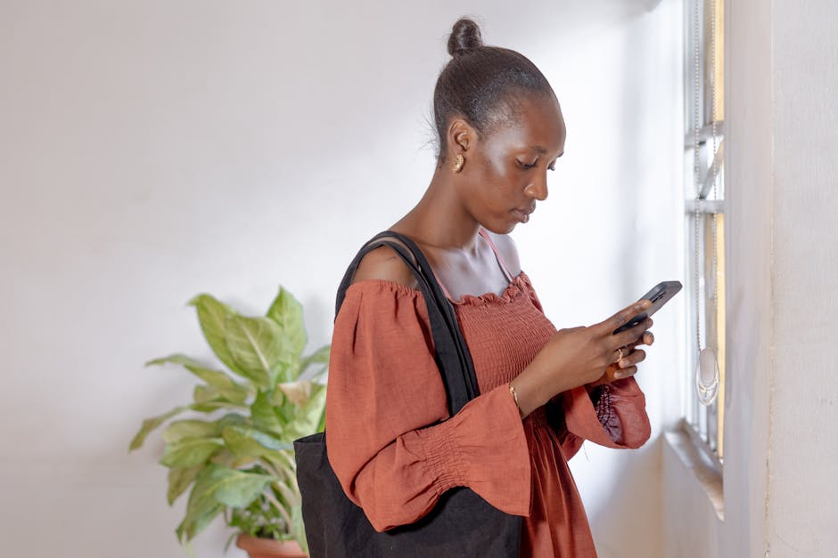 Women Traveling in Cairo: Safety & Tips Guide 6 Woman using ride app