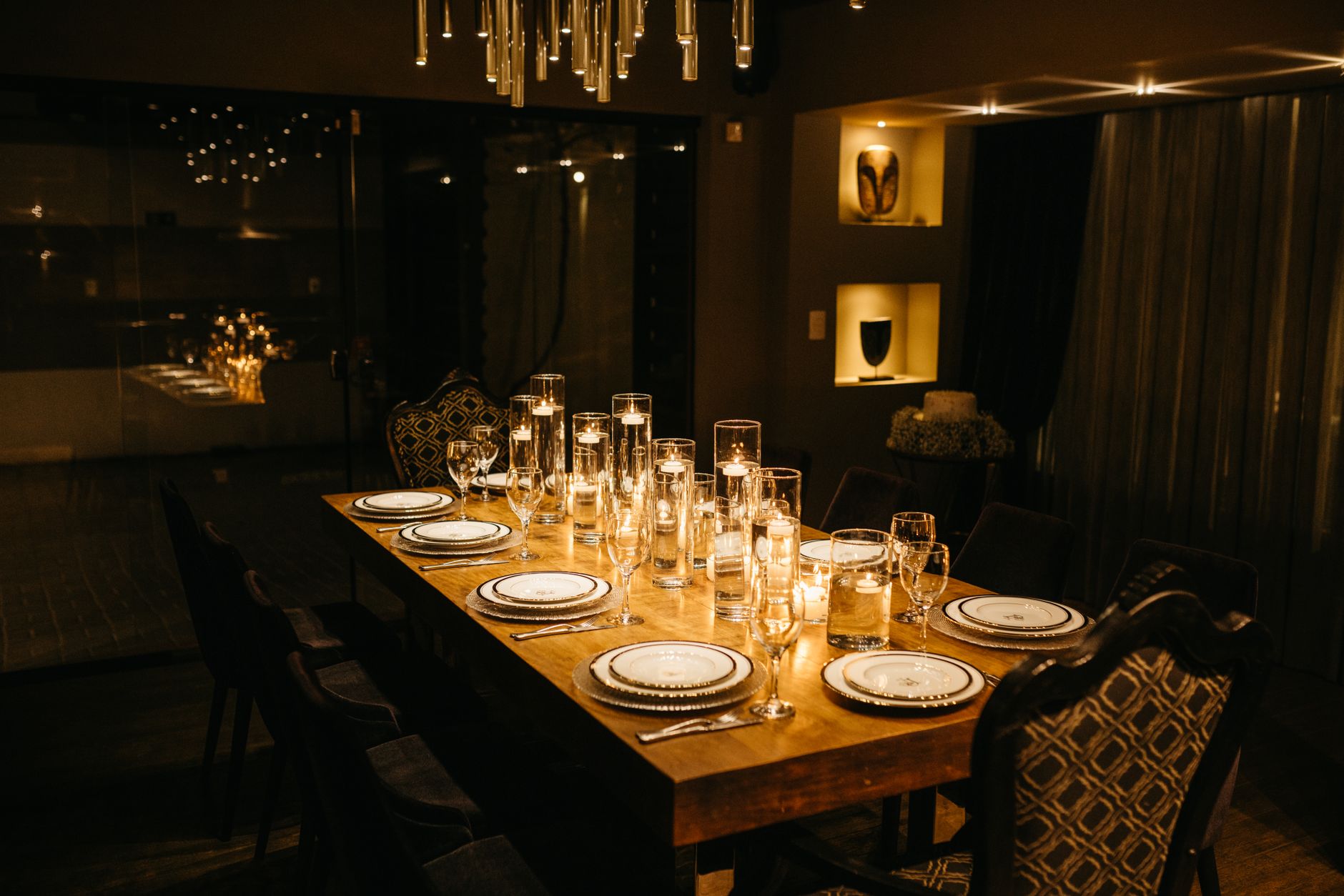 Cairo Fine Dining Restaurants: Upscale Dining 4 Upscale Cairo restaurant interior with elegant lighting