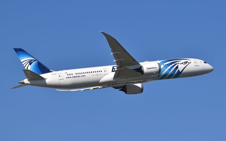 egyptair boeing 787 9 dreamliner climbing